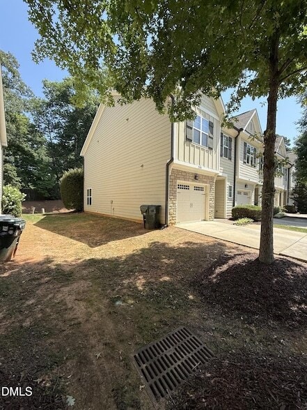 Building Photo - 2106 Scarlet Maple Drive