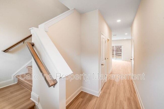 Building Photo - 645 Brookwood St