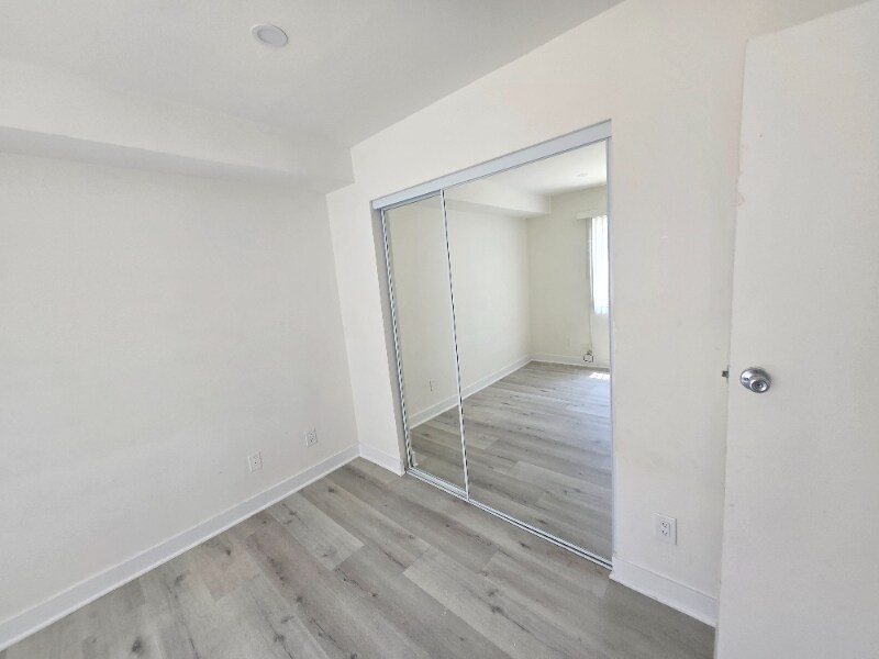 Building Photo - 843 S Ardmore Ave