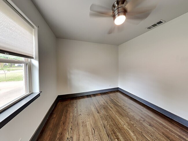 Building Photo - 2307 Cardinal Ln