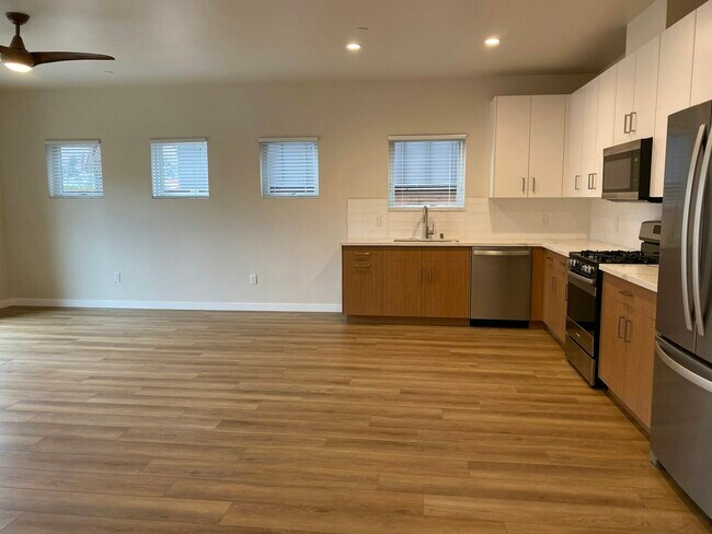 Building Photo - 691 Stoneridge Drive, Unit ADU