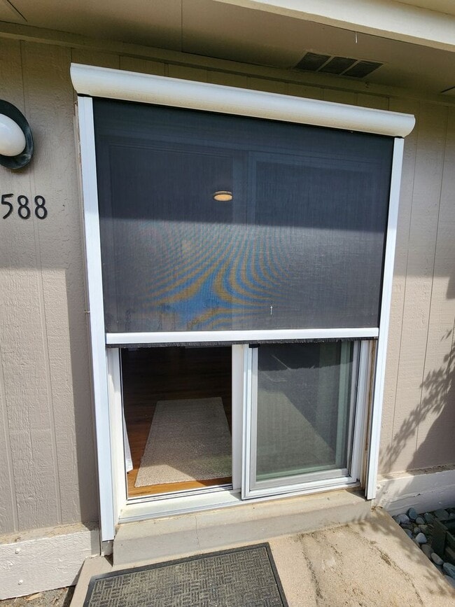Building Photo - Updated 3 Bedroom Townhome in Great Area!