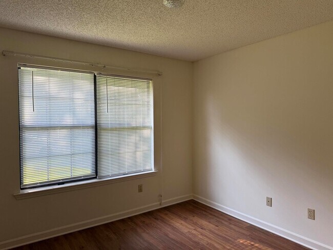 Building Photo - 432 Merlin Way