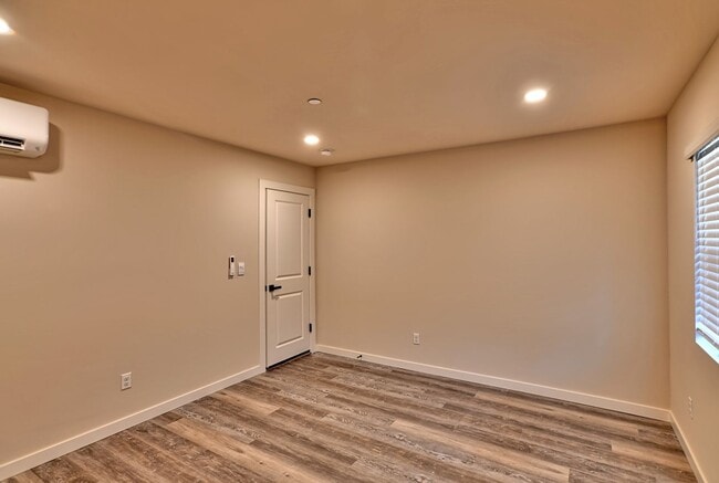 Building Photo - Brand New Luxury Townhomes - Avail Nov 1st!