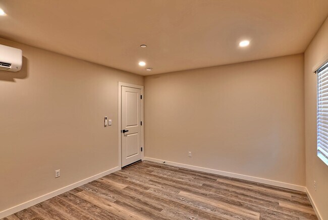 Building Photo - Brand New Luxury Townhomes