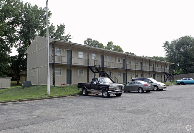 Building Photo - Whitehaven Oaks Apartments