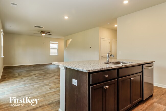 Building Photo - 409 Zenith Blvd