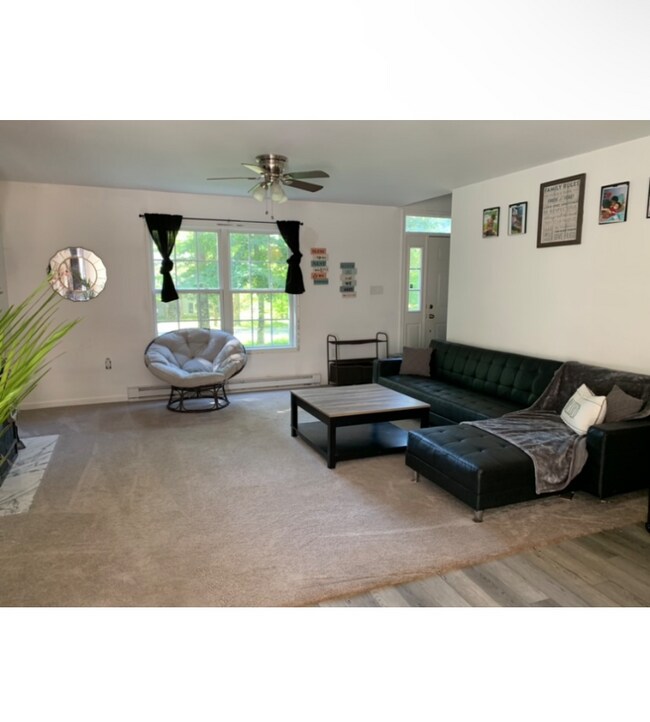 Building Photo - 1512 John's Way