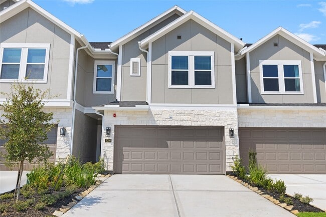 Building Photo - 8117 Danson Ln