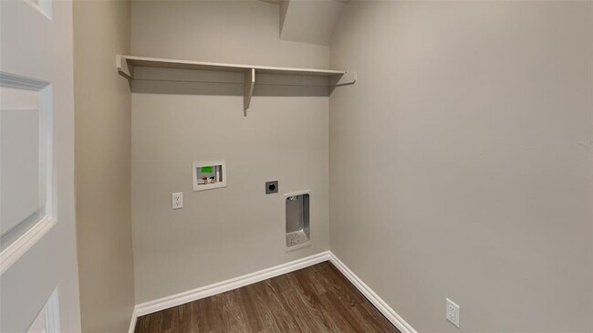 Building Photo - 2740 Dennis Dr