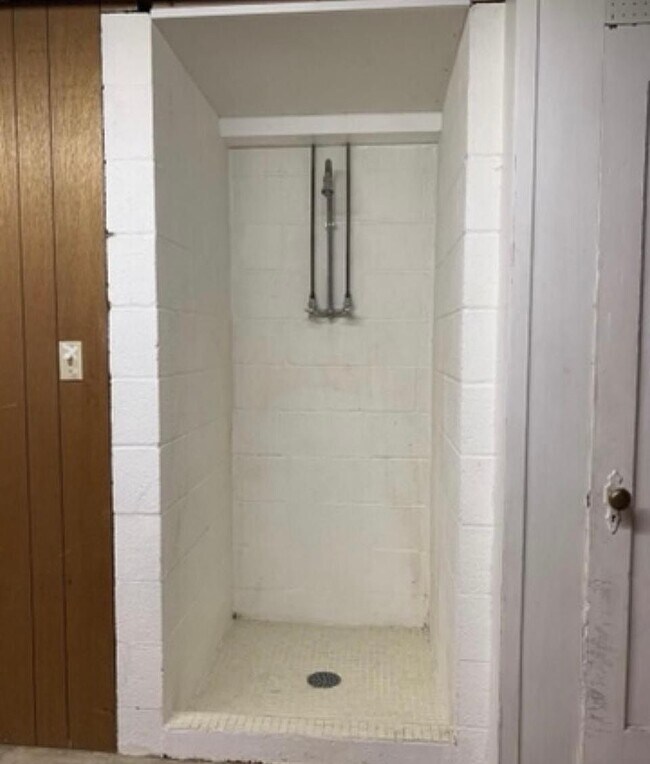 Building Photo - 525 Hilton Dr