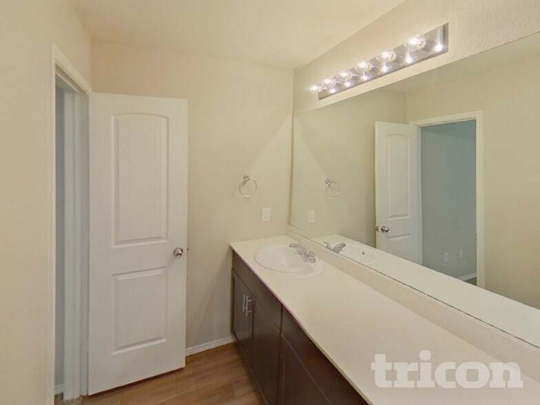 Building Photo - 1805 Westfall Dr