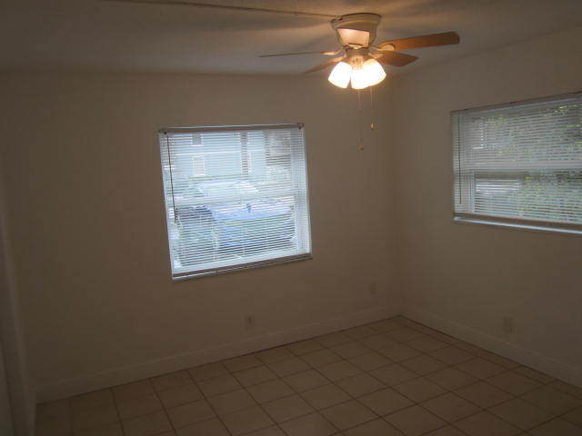 Building Photo - 313 SE 10th Ave