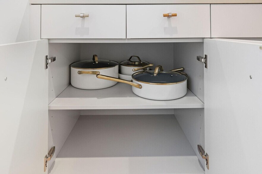 Building Photo - 4-75-75 48th Ave