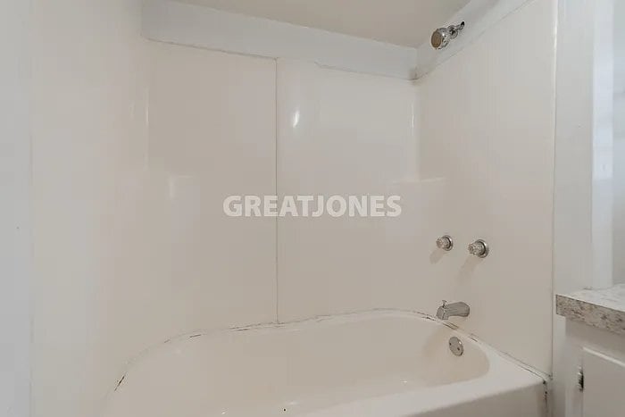 Building Photo - 2100 Lake Shore Dr