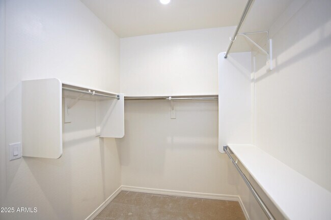 Building Photo - 976 W Finch Dr