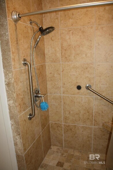 Building Photo - 852 Prospect Ave