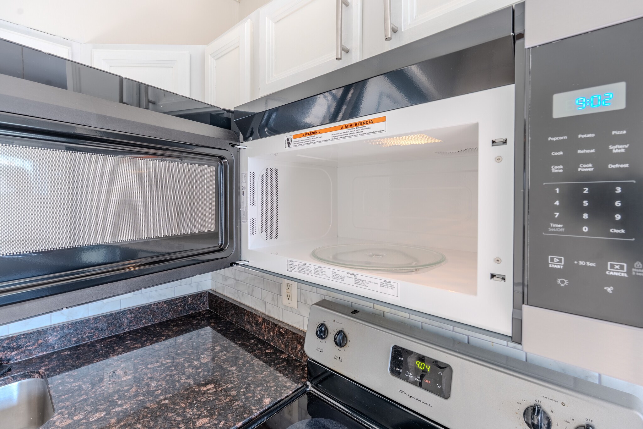 Brand new microwave & other appliances! - 315 Evarts St NE
