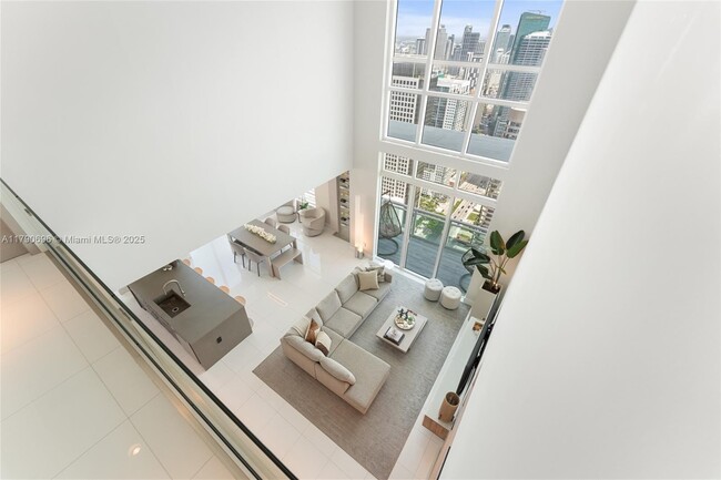 Building Photo - 950 Brickell Bay Dr