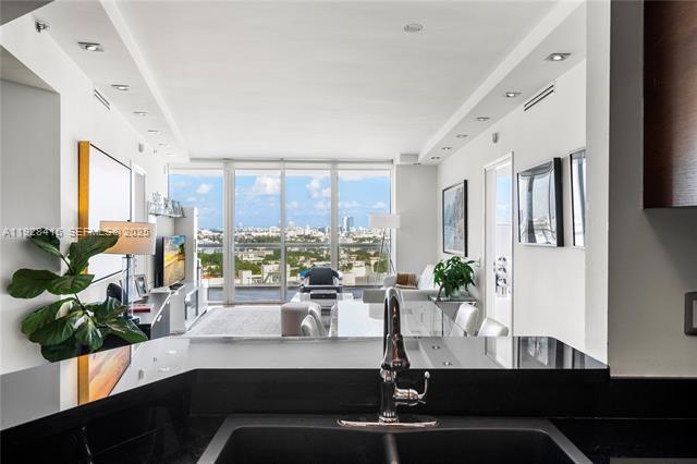 Building Photo - Icon Condo