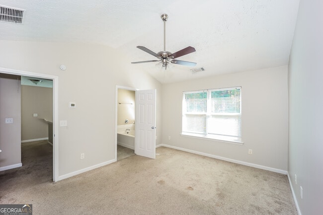 Building Photo - 9510 Lakeview Rd