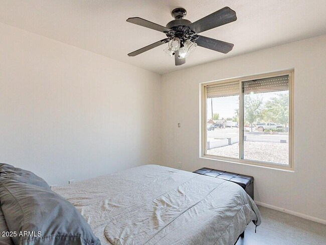 Building Photo - 5817 S Siesta Ln