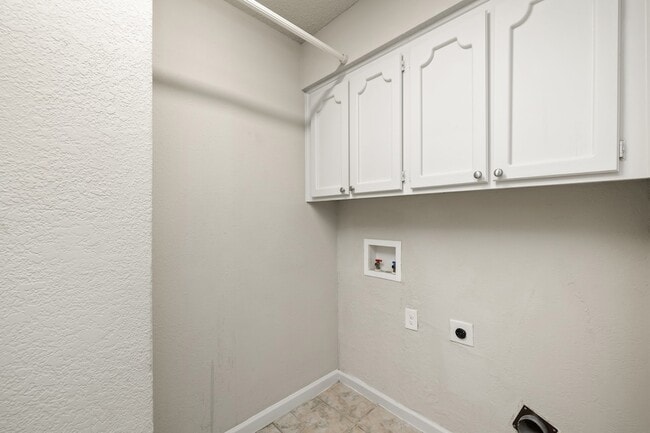 Building Photo - 6728 Fair Meadows Dr