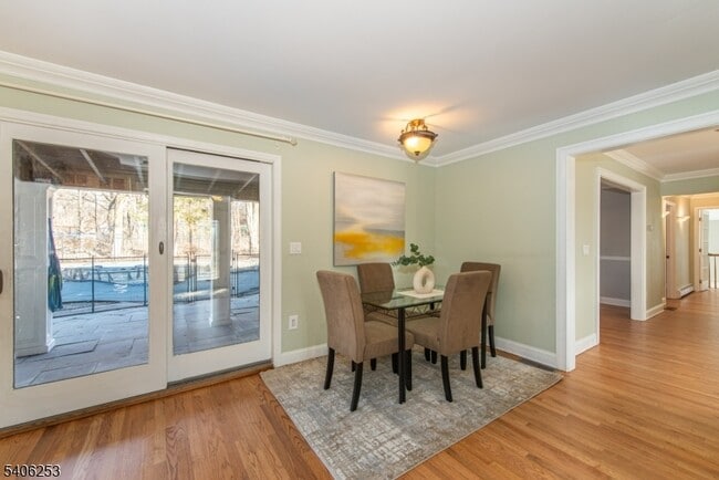 Building Photo - 414 Mineral Springs Dr