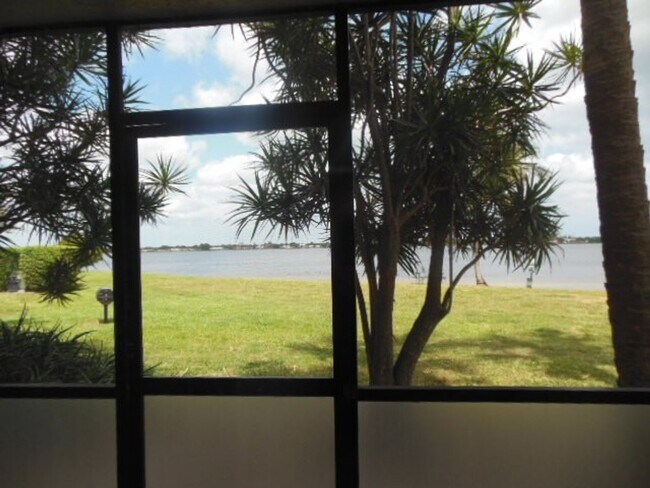 Building Photo - TWO BEDROOM TWO BATHROOM!! FULL LAKE VIEW!