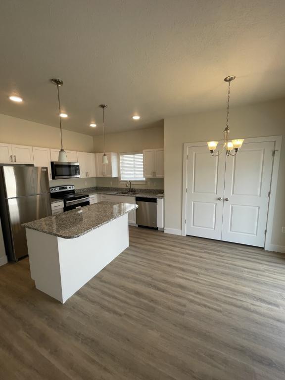 Building Photo - 1043 W 600 S