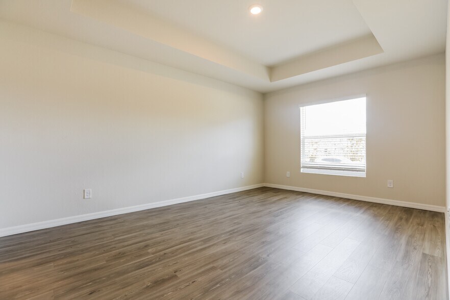 Building Photo - 10394 Carnegie Ave