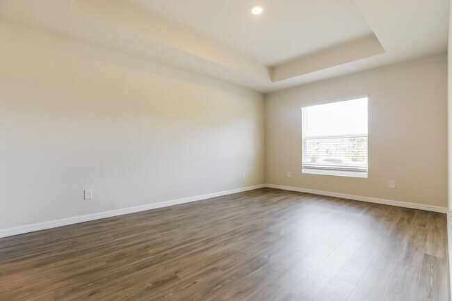 Building Photo - 10394 Carnegie Ave