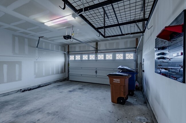 Building Photo - 1605 Constanta Dr