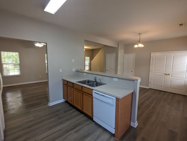 Building Photo - CORNELIUS 3 BEDROOM 2.5 BATH W/FENCED YARD