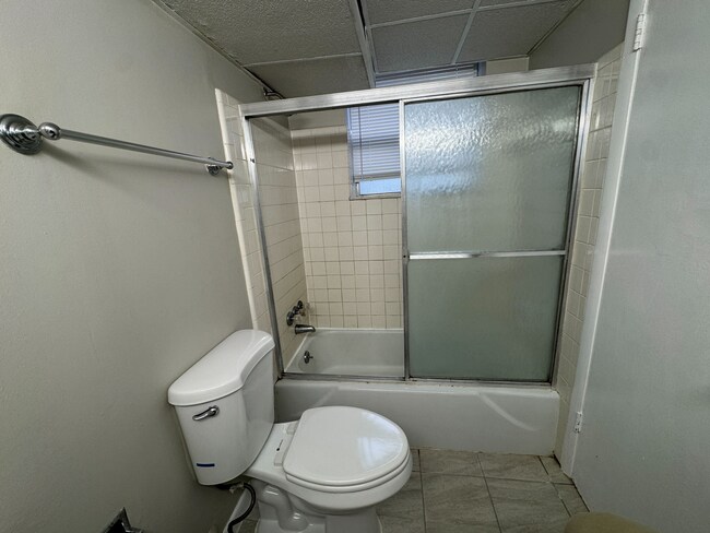 Building Photo - 334 S Broadway