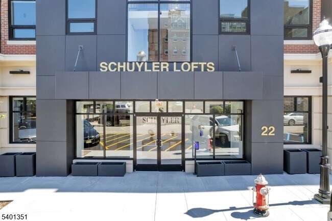 Building Photo - 22 Schuyler Pl