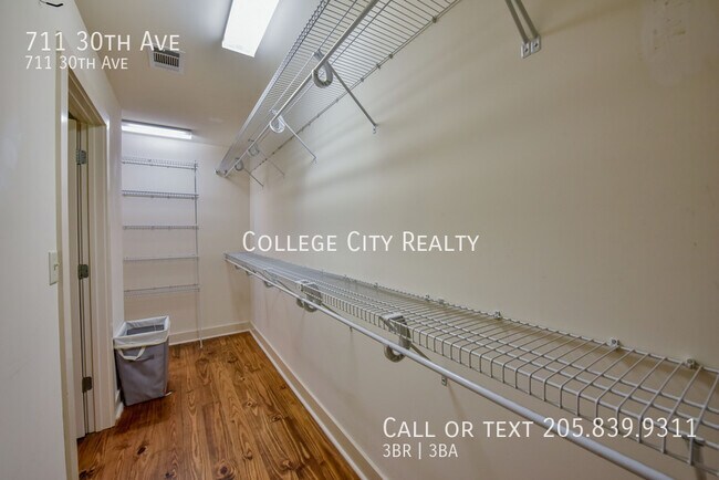 Building Photo - 711 30th Ave