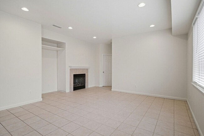 Building Photo - 1263 Montgomery Ln