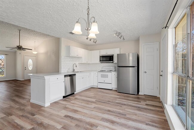 Building Photo - 3706 Westmeadow Dr