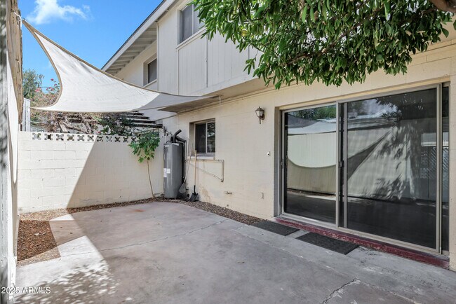 Building Photo - 14 E Hermosa Dr