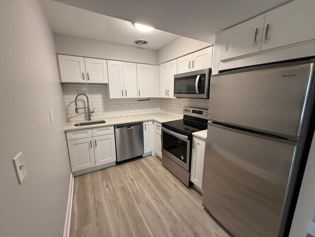 Building Photo - 744 W Gordon Terrace