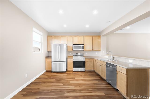 Building Photo - 13543 E Longview Ave