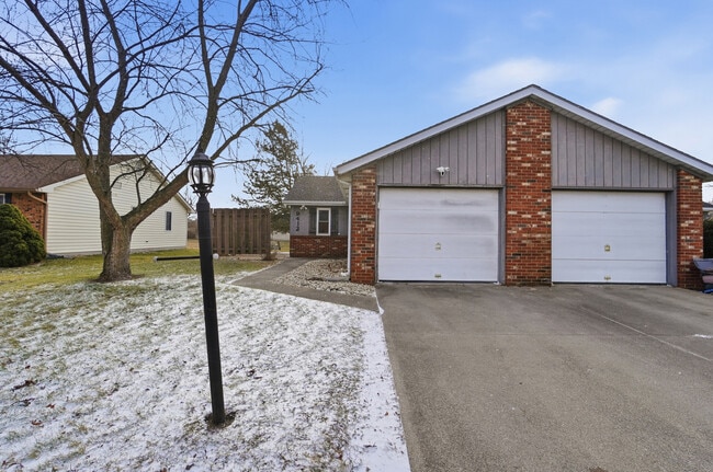 Building Photo - 9412 Vista Park Dr