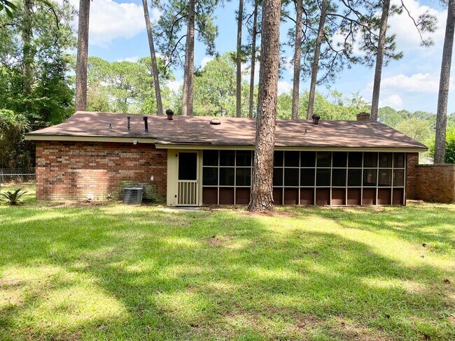 Building Photo - Available Now *Whitfield Park* 3BR/2BA home with Fenced backyard- Good schools!