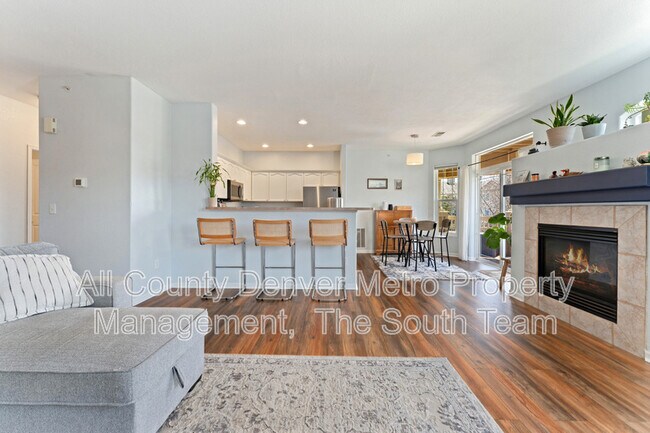 Building Photo - 8427 S Hoyt Way