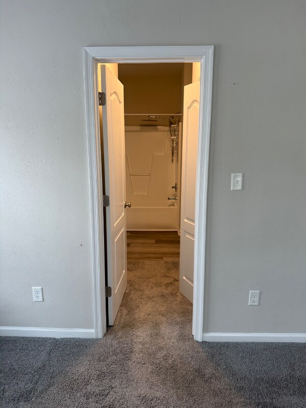 Building Photo - 952 George Washington Hwy N