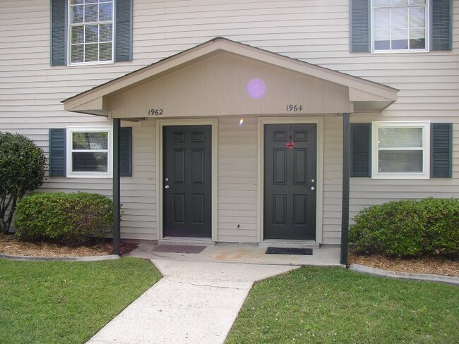 Building Photo - 1940 6th St