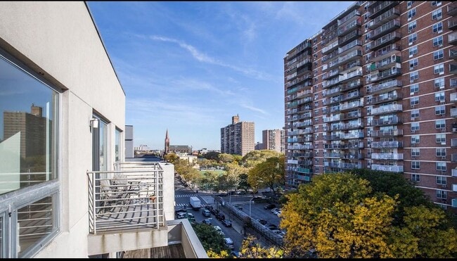 Building Photo - 25 Montrose Ave