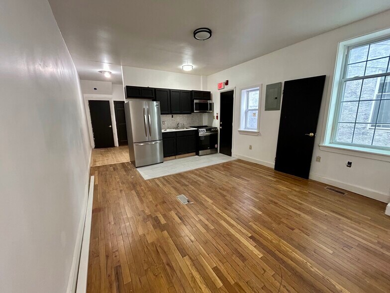 Building Photo - 2823 W Girard Ave