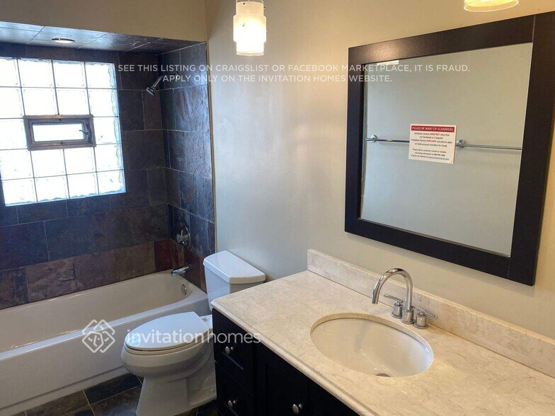 Building Photo - 4628 W 101st St